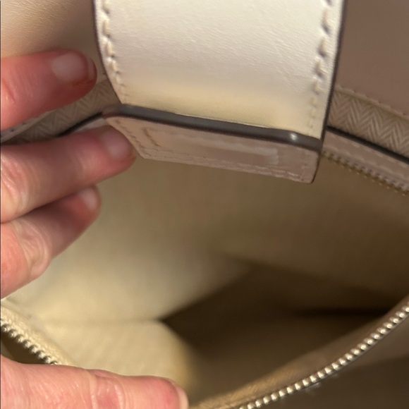 Tory Burch- Ella Printed Leather Tote in Ivory Americana Bandana, EUC - Picture 15 of 17